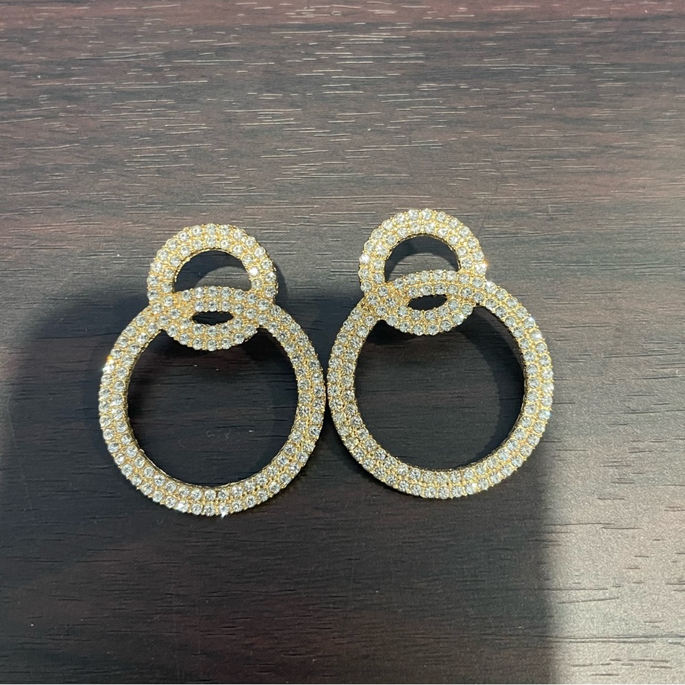 4 Random Earrings - Picture 3 of 4